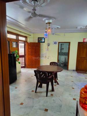 Bed in a 5 Bhk apartment Sodala - Dining area