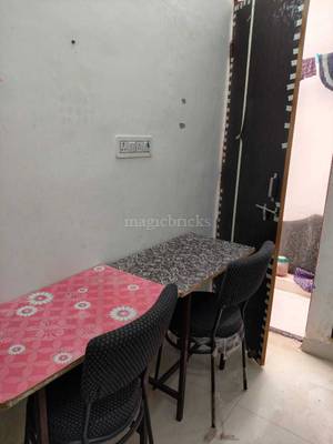 Room/Bed in a 5 Bhk apartment Agarwal Farm - Building entrance
