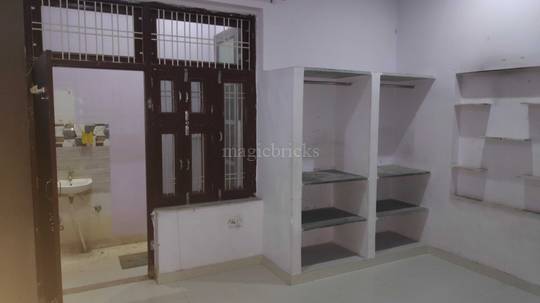 Room/Bed in a 5 Bhk apartment Sodala - Building entrance