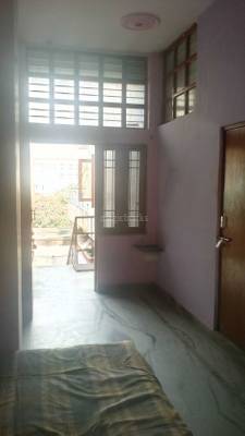 Single Room in a 1 Bhk apartment Raja Park - Facilities