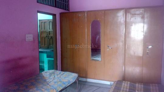 Single Room in a 1 Bhk apartment Raja Park - Building entrance
