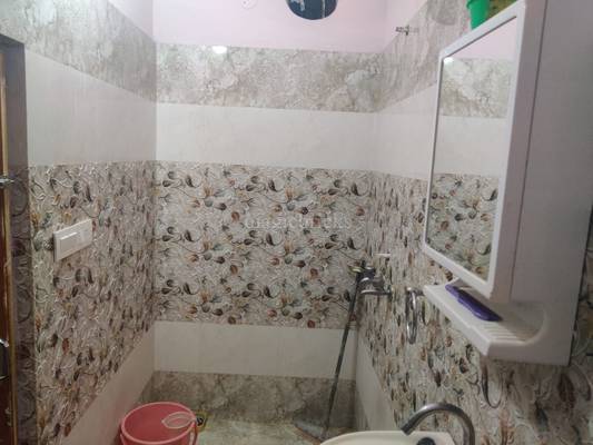 Single Room in a 1 Bhk apartment Raja Park - Facilities