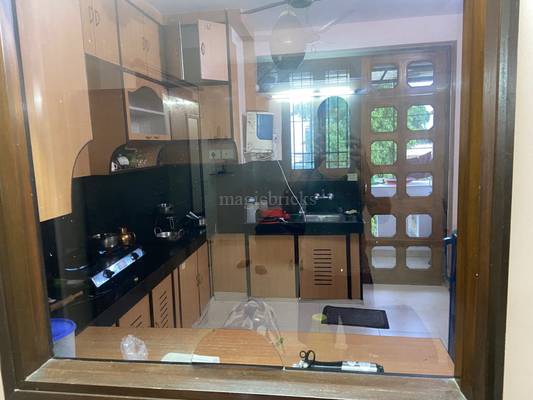 Single Room in a 2 Bhk apartment C-Scheme - Building entrance