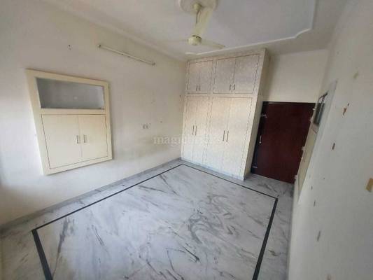 Bed in a 2 Bhk apartment Mahesh Nagar - Building entrance